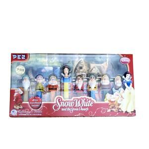 Disney Princess Snow White Collector's Series of 8 PEZ Dispensers Book